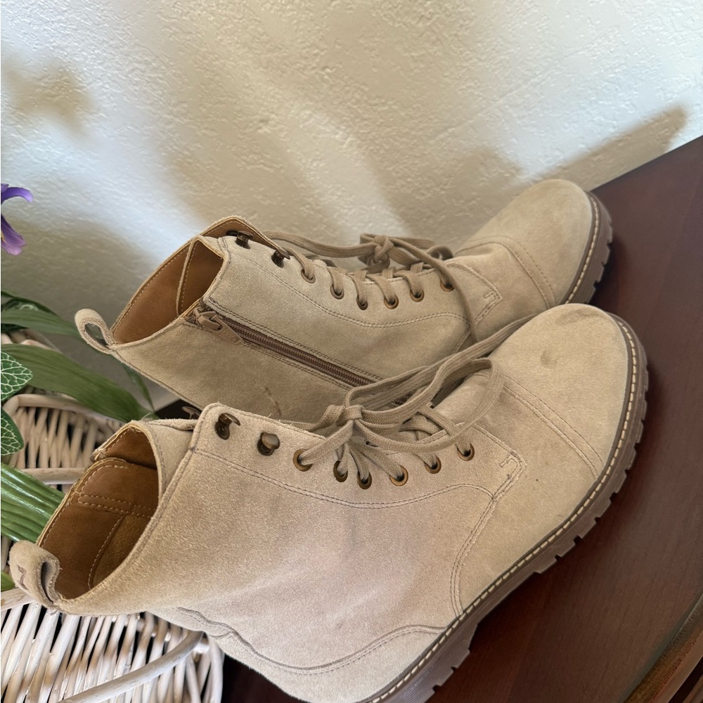 Zodiac boots size 10 leather suede in very good condition